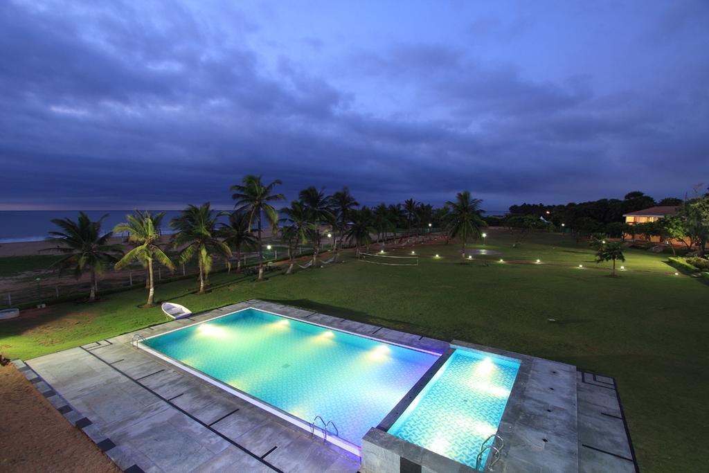 The Ashok Beach Resort Pondicherry Exteriör bild