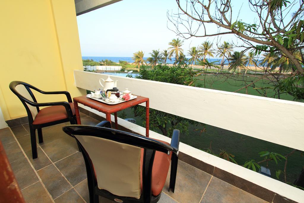 The Ashok Beach Resort Pondicherry Exteriör bild